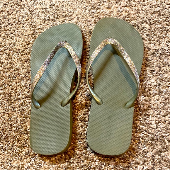Adorable flip flops - Picture 2 of 3